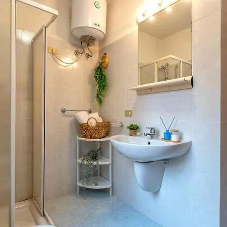 D4 - B3 By Interhome